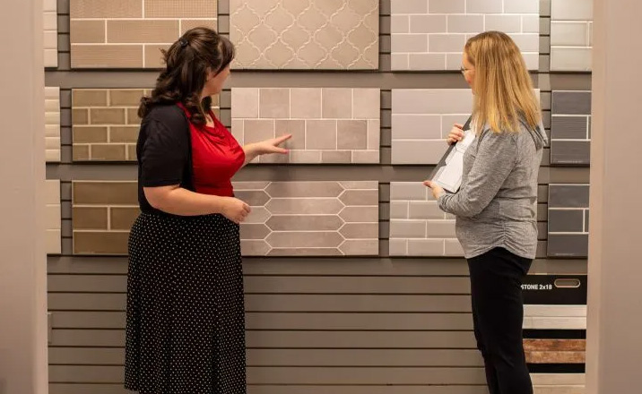 customers doing a flooring quiz to find the right floor for their home